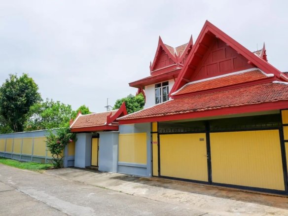 Happy Thai Villa